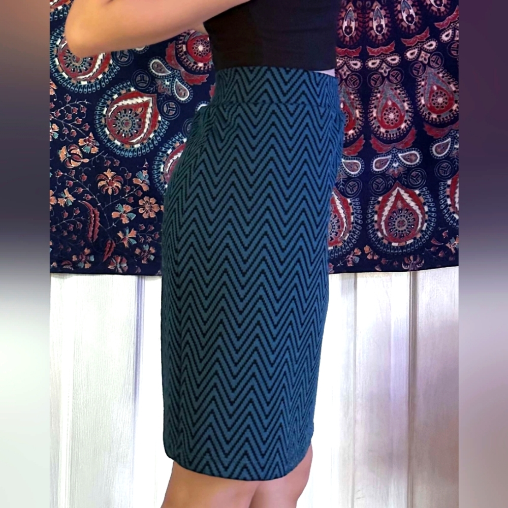 Stitch Fix pencil skirt size Large, blue and black